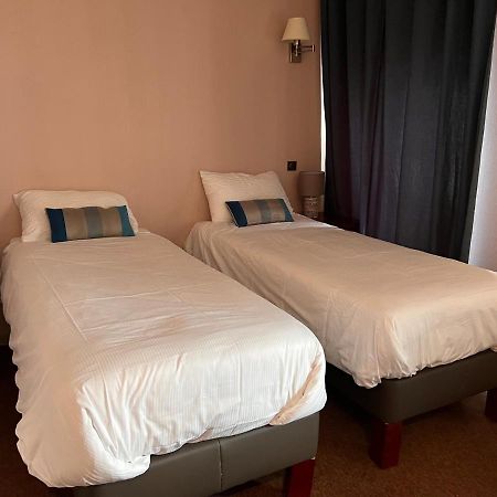 Logis Hotel De France La Cote-Saint-Andre Bagian luar foto