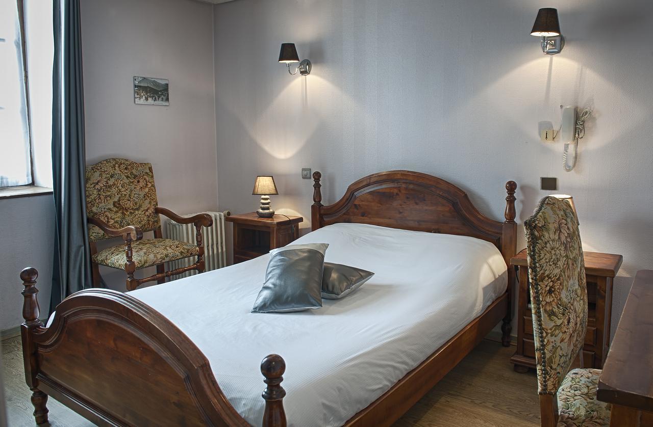 Logis Hotel De France La Cote-Saint-Andre Bagian luar foto